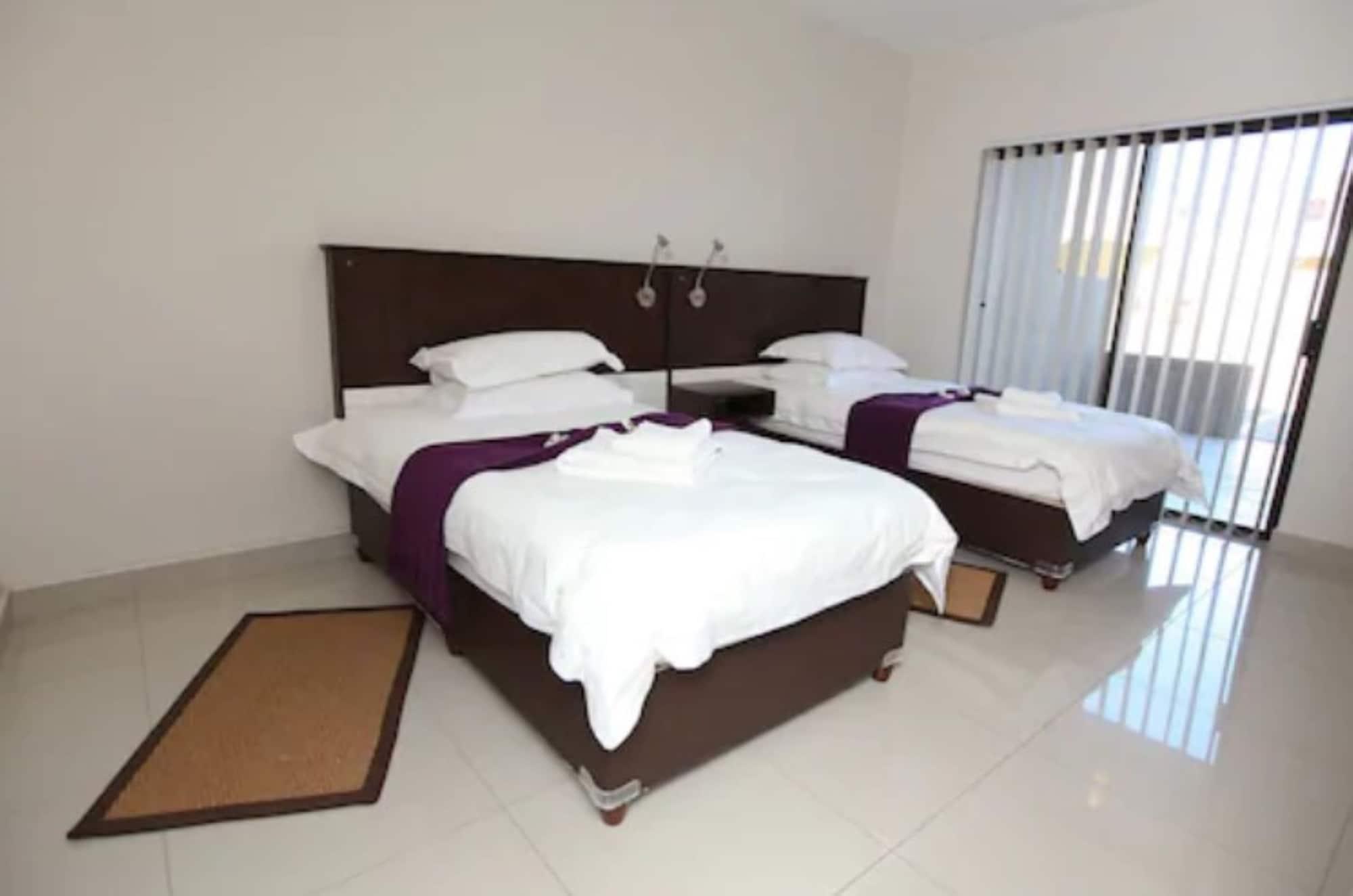 Hillside Executive Accommodation Windhoek Exterior photo